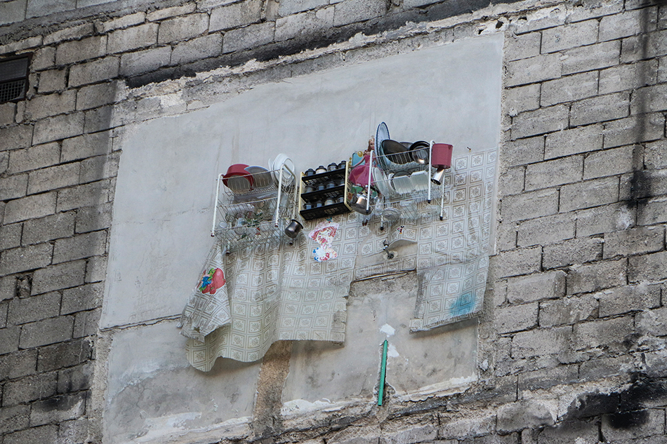 Bild einer Ruine mit Resten einer Küche. Foto: Hosam Katan / Aleppo (2014)