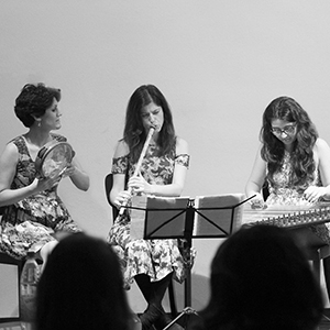 Mediterranean Girls Group beim musizieren. Foto: Alexander Janetzko