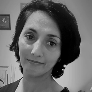 Schwarz-Weiß Portrat der Künstlerin Jahan Ara Rafi © Privat