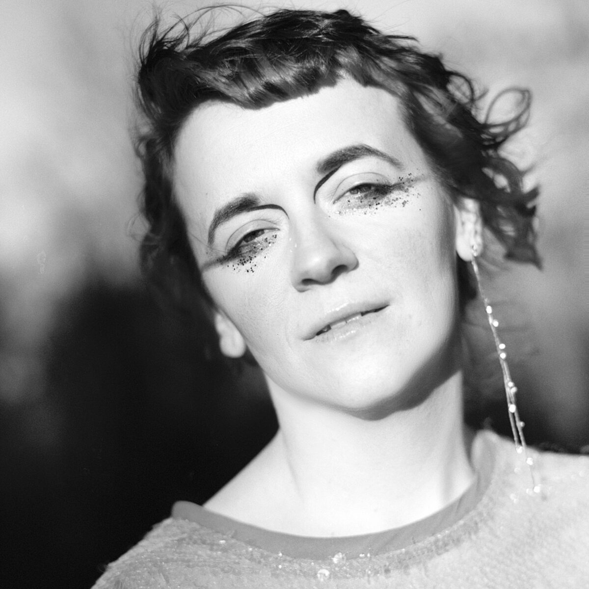 Schwarz weiß Porrät der Autorin Ludmila Pogodina by Lena Katushka