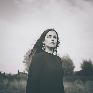 Portrait der Künstlerin Thana Faroq